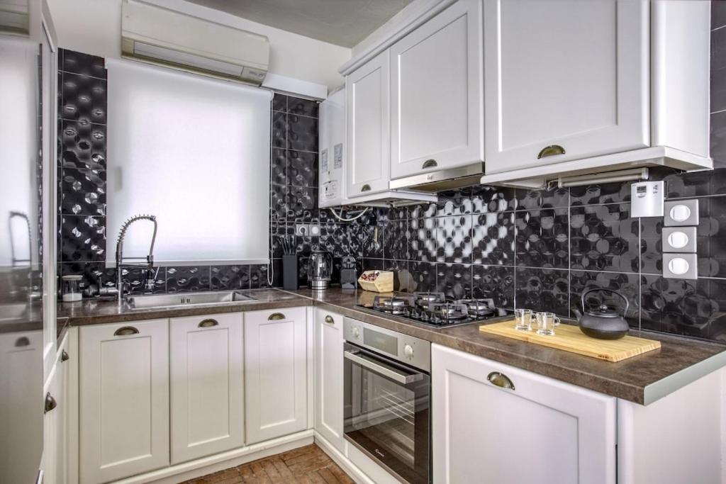 Sunny Luxury Loft,stunning Acropolis View, Jacuzzi Apartment Athens