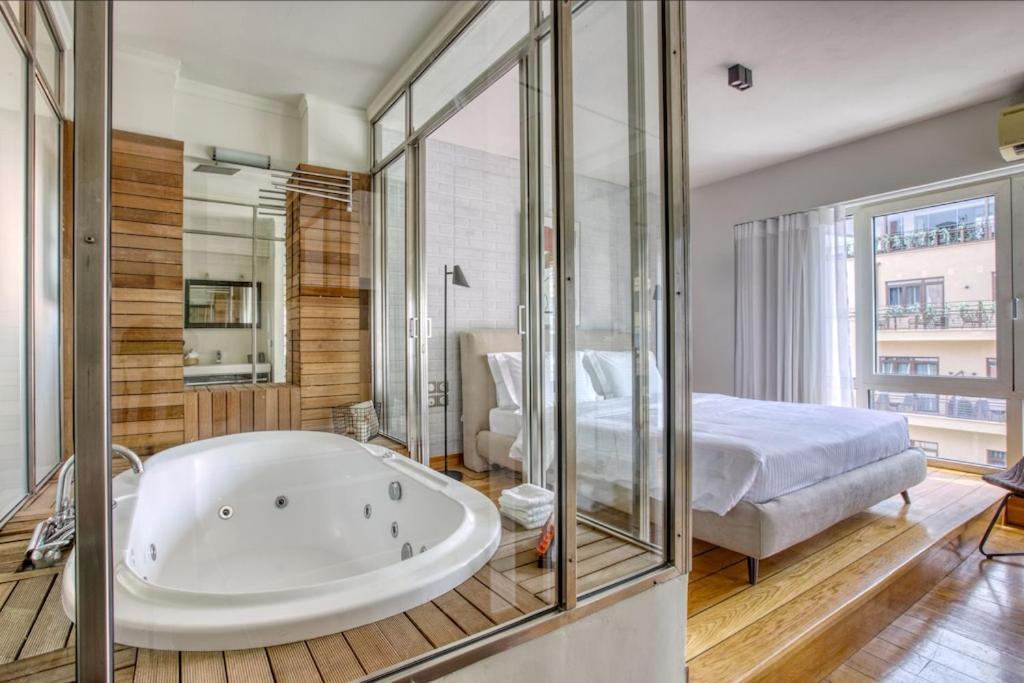 Sunny Luxury Loft,stunning Acropolis View, Jacuzzi * Athens