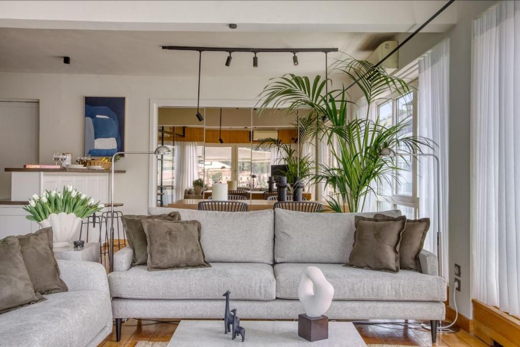 Sunny Luxury Loft,stunning Acropolis View, Jacuzzi Apartment Athens